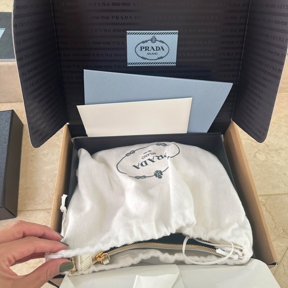 Prada Re-Edition 2005 Saffiano leather bag - Picture 4 of 8